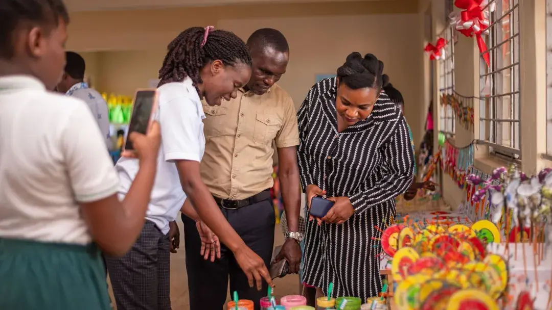 Tooth brush holder, Middle B