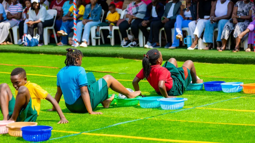 Tyre and ball race