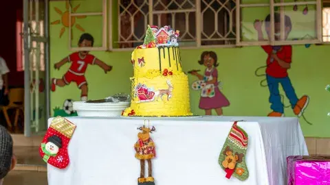 Christmas cake by MACO Events