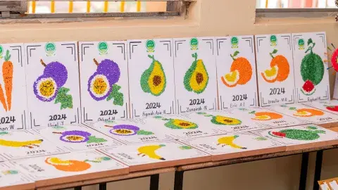 Fruits bead work, Middle B