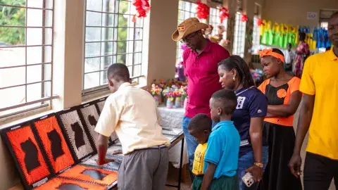Kevin explaining thread maps